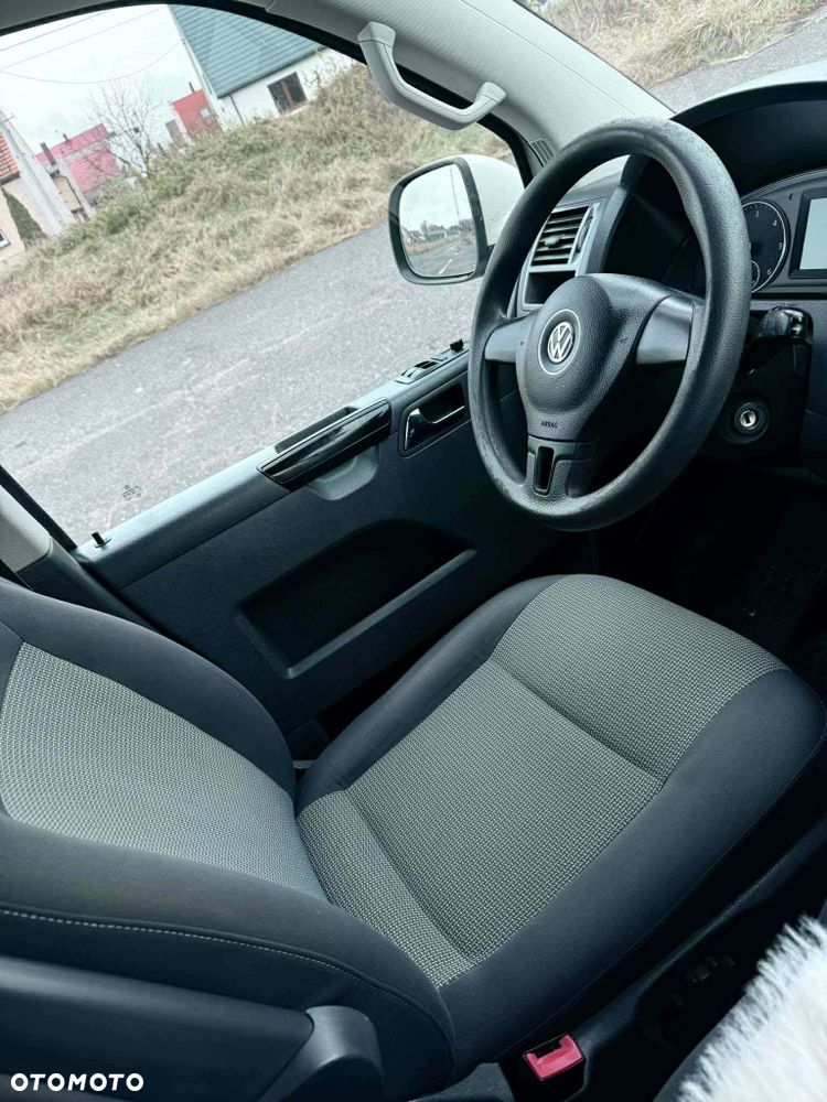 Volkswagen Caravelle - 7