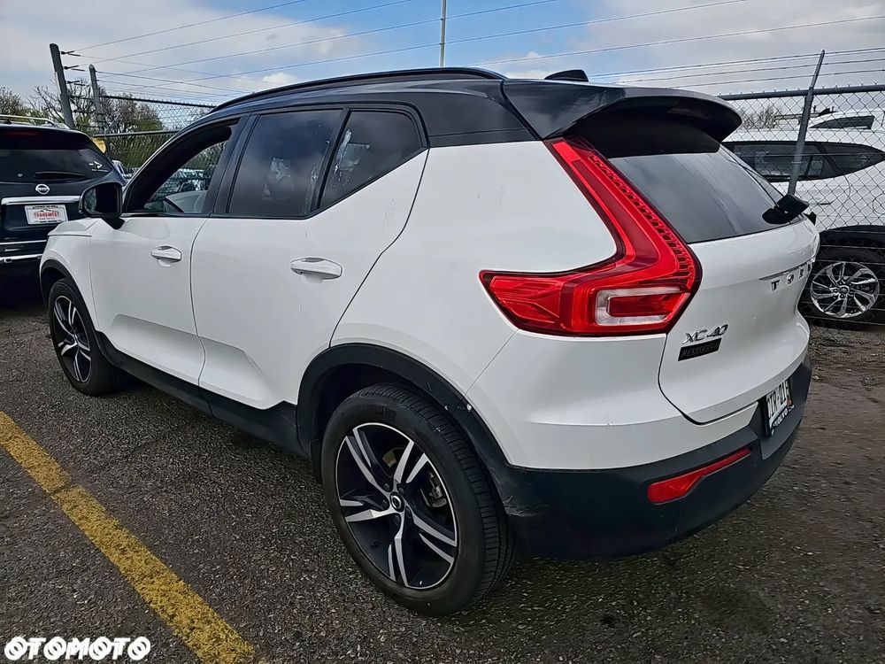 Volvo XC 40 T5 AWD R-Design - 3