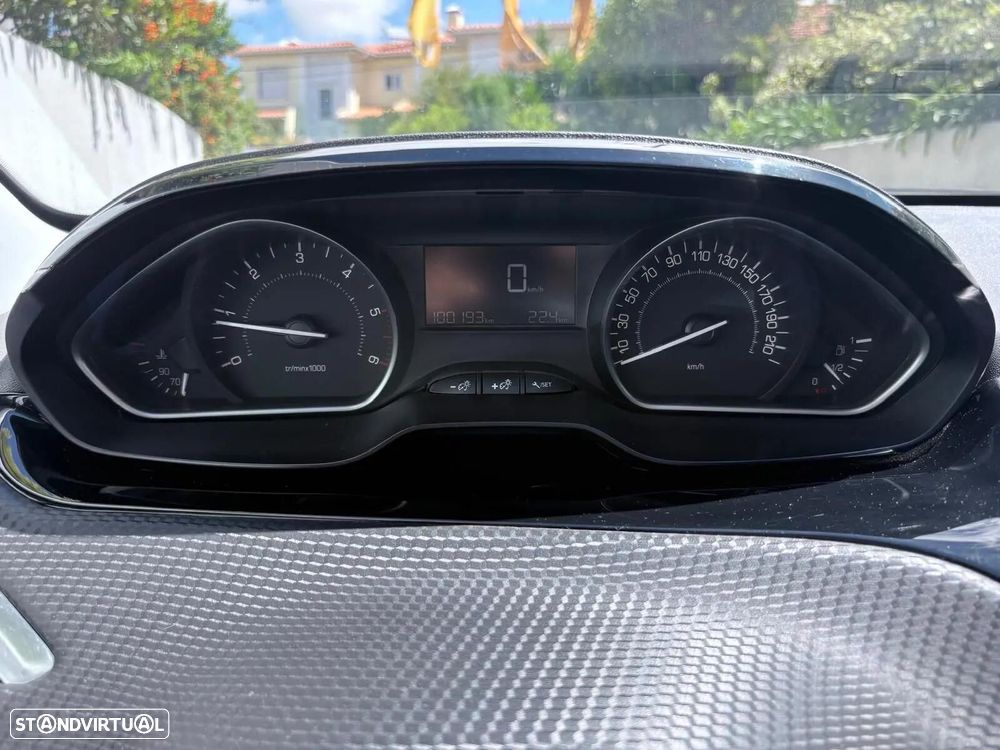 Peugeot 208 1.6 BlueHDi Style - 41
