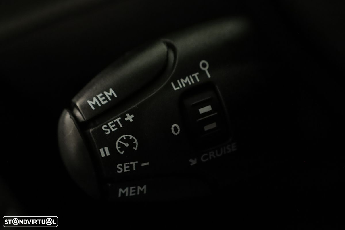 Peugeot 2008 1.2 PureTech Allure - 18
