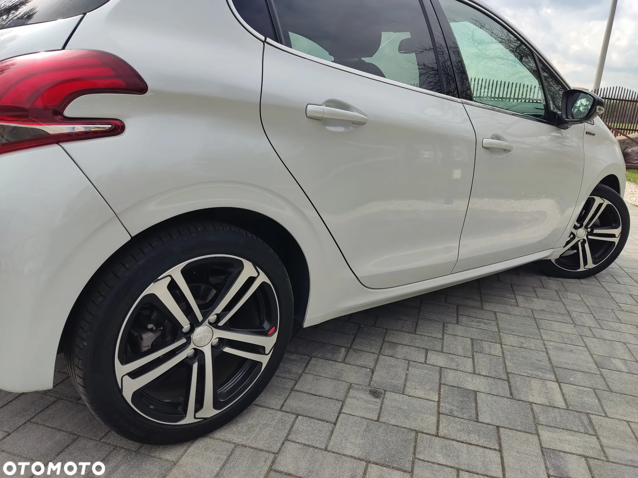 Peugeot 208 PureTech 110 Stop & Start Allure - 5