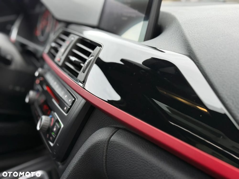 BMW Seria 3 320d xDrive Sport-Aut Sport Line - 32