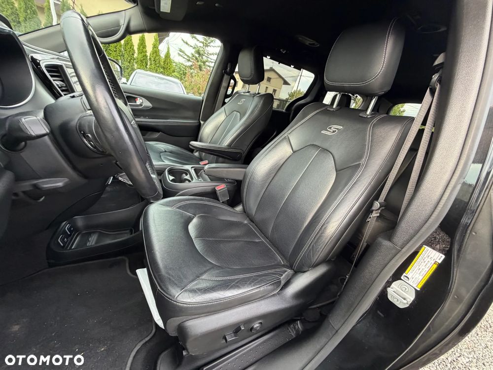 Chrysler Pacifica - 35