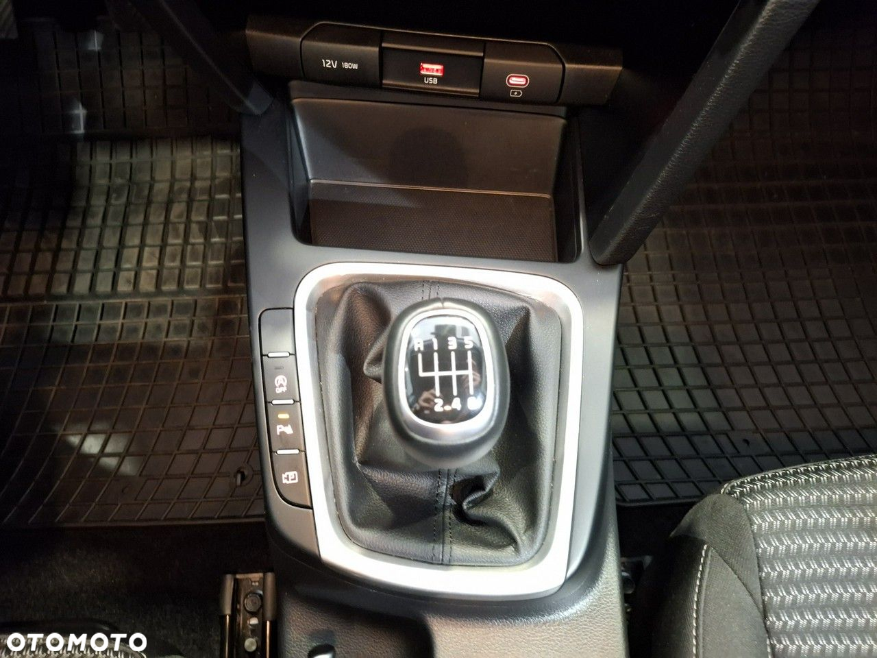 Kia Ceed - 16