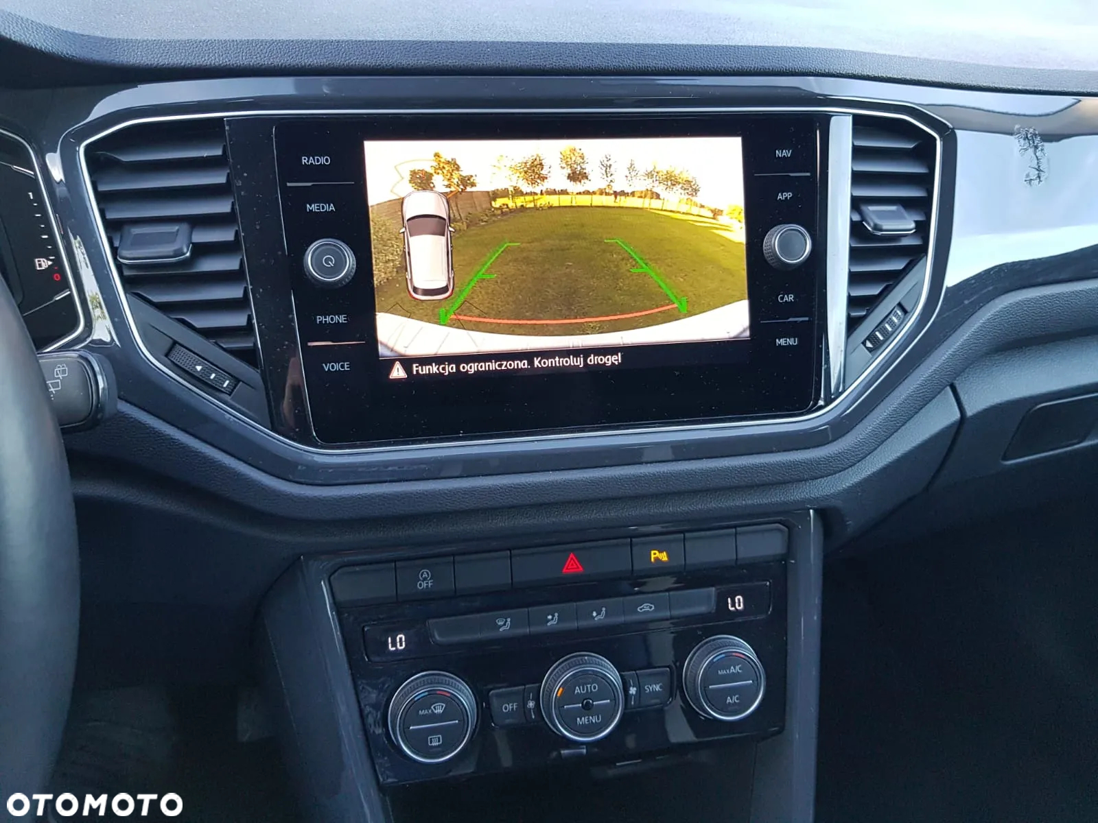 Volkswagen T-Roc - 9