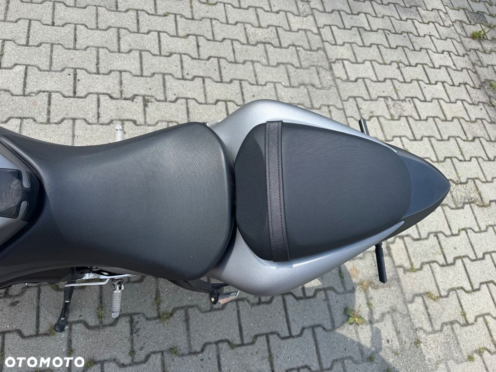 Suzuki GSX 1000 - 12
