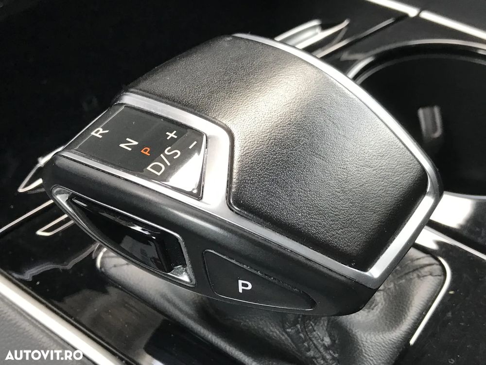 Volkswagen Touareg V6 TDI 4MOTION Elegance - 33