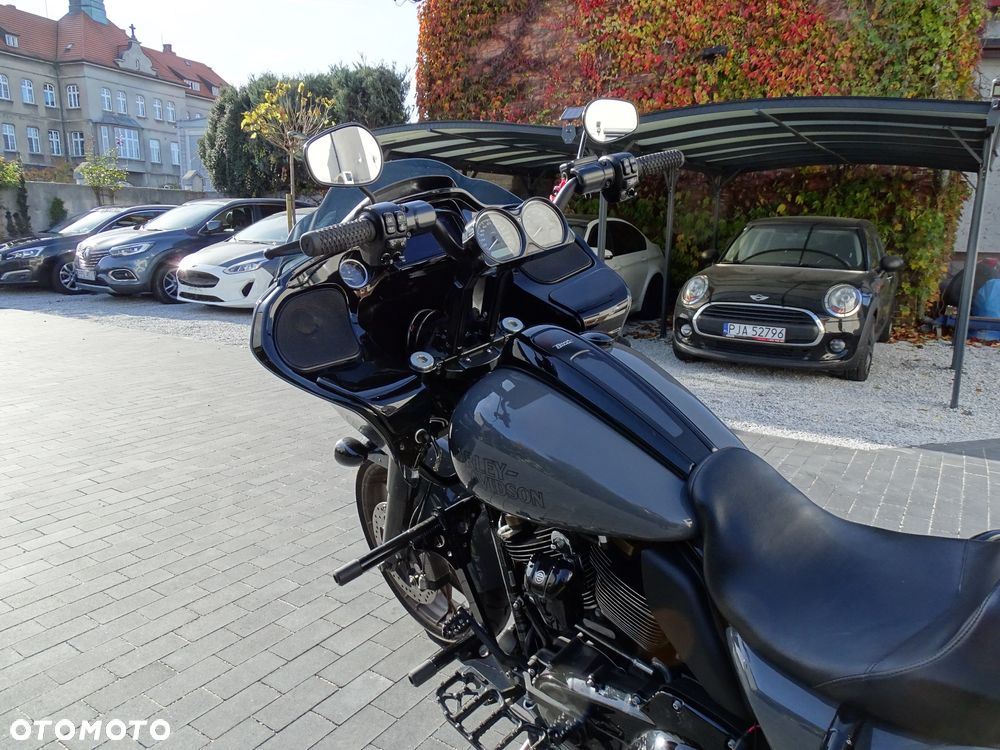 Harley-Davidson Touring Road Glide - 2
