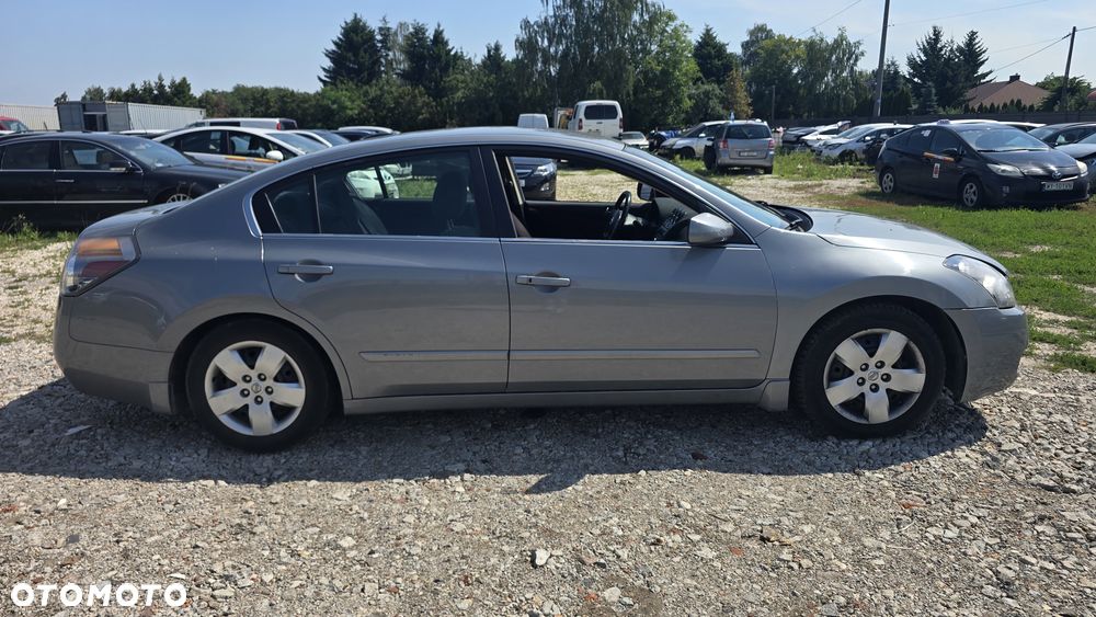 Nissan Altima - 7