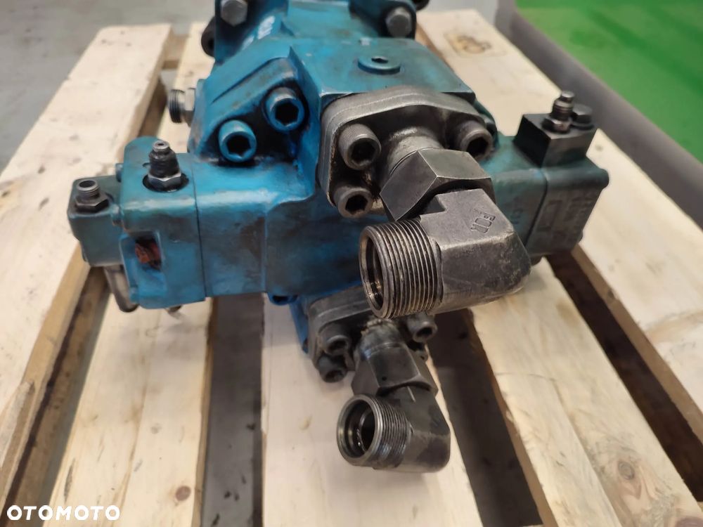 Silnik jazdy Mecalac 12 MTX (A6VM150DA100P007A) - 3
