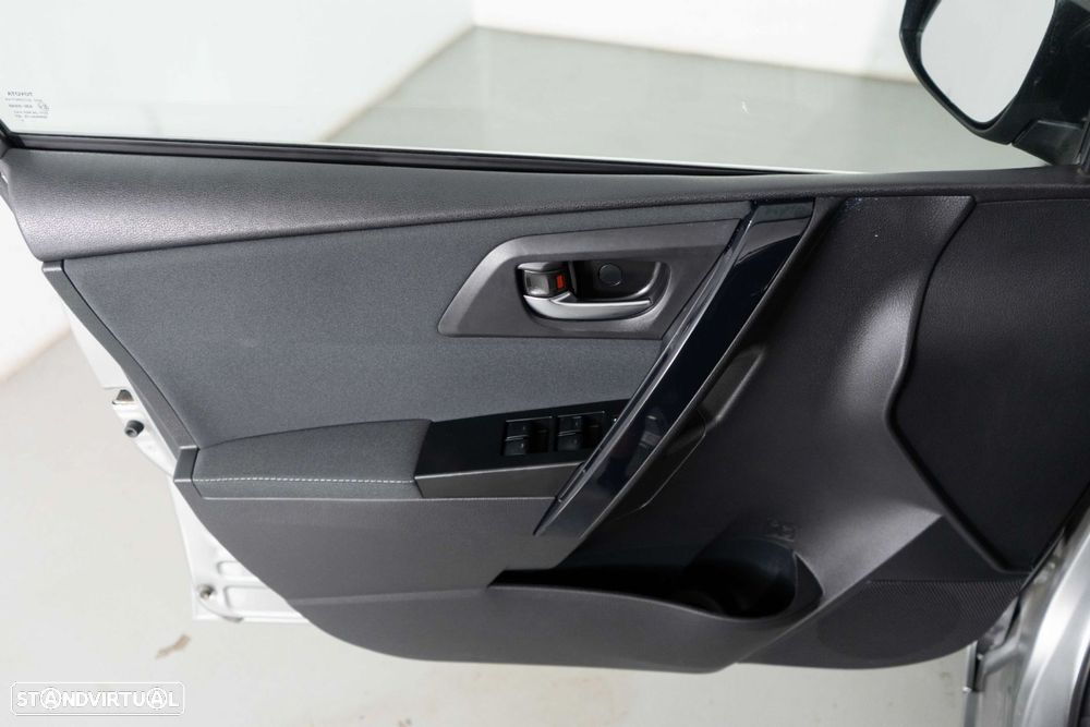 Toyota Auris Touring Sports 1.8 HSD Comfort +P.Sport+Navi - 19