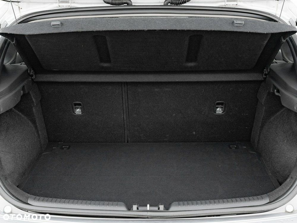 Hyundai i30 1.5 DPI Classic + - 23