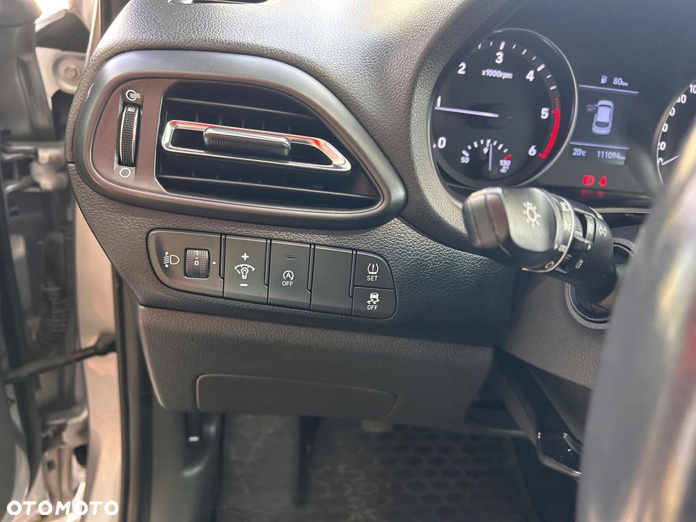 Hyundai i30 1.6 D Comfort - 23