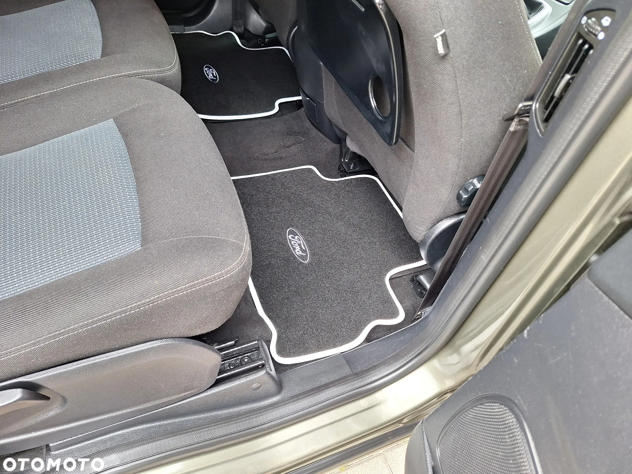 Ford S-Max 2.0 TDCi DPF Titanium - 27