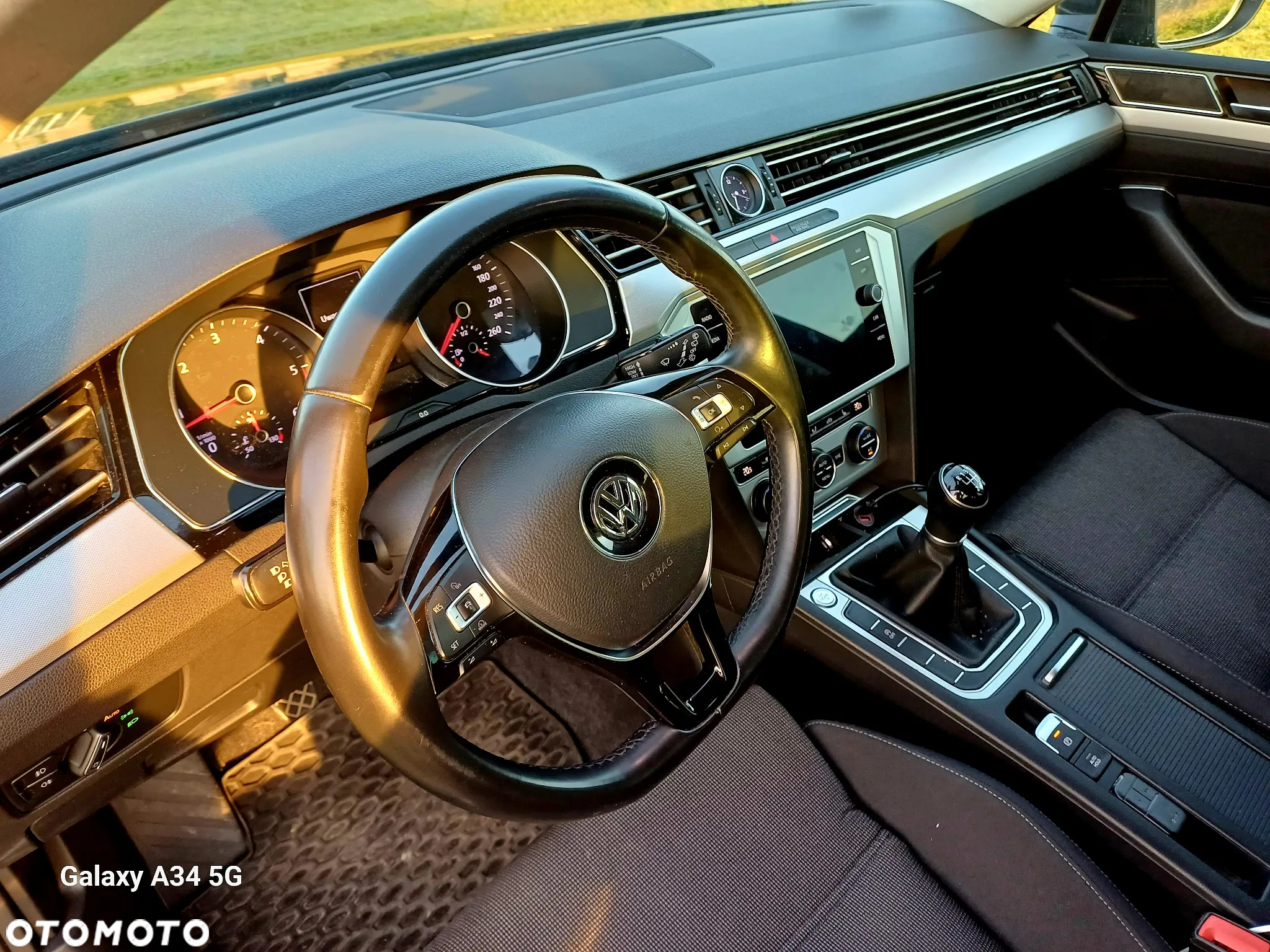 Volkswagen Passat 2.0 TDI SCR Comfortline - 12