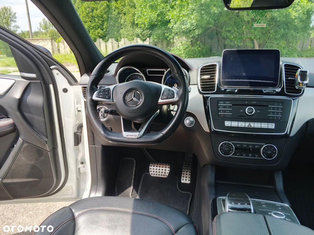 Mercedes-Benz GLE - 32