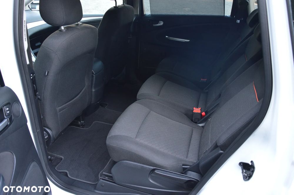 Ford S-Max - 32