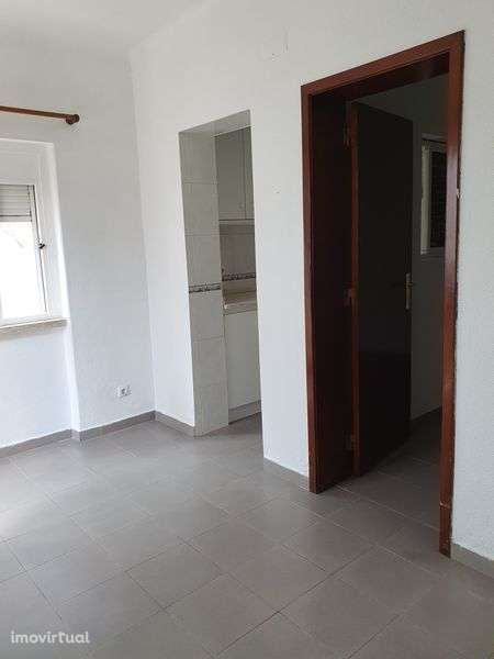 Arrendo casa T1 na Ramada-Odivelas - Grande imagem: 4/11