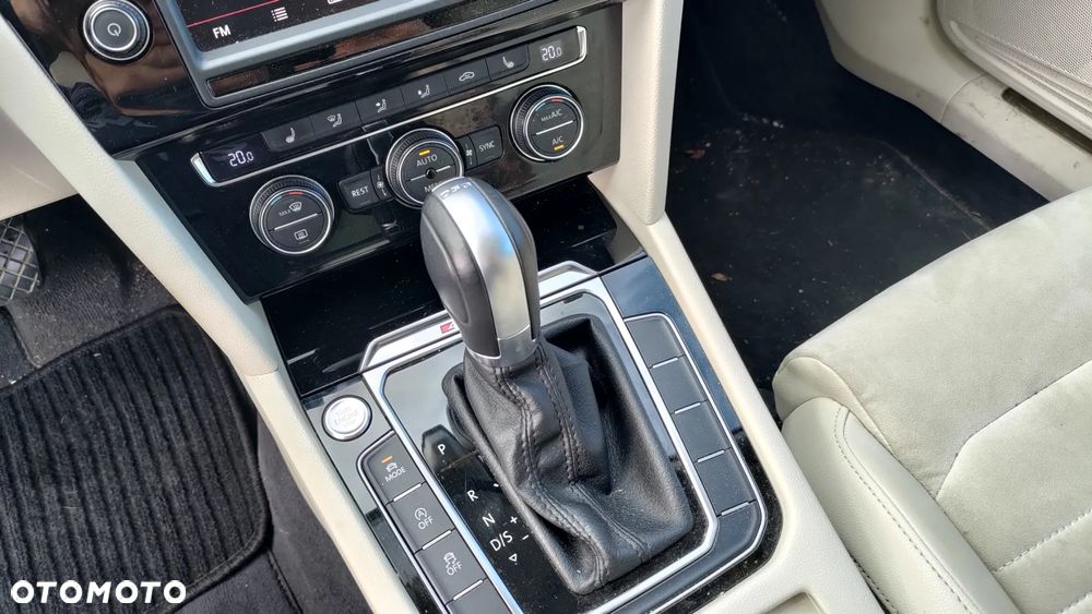 Volkswagen Passat - 31