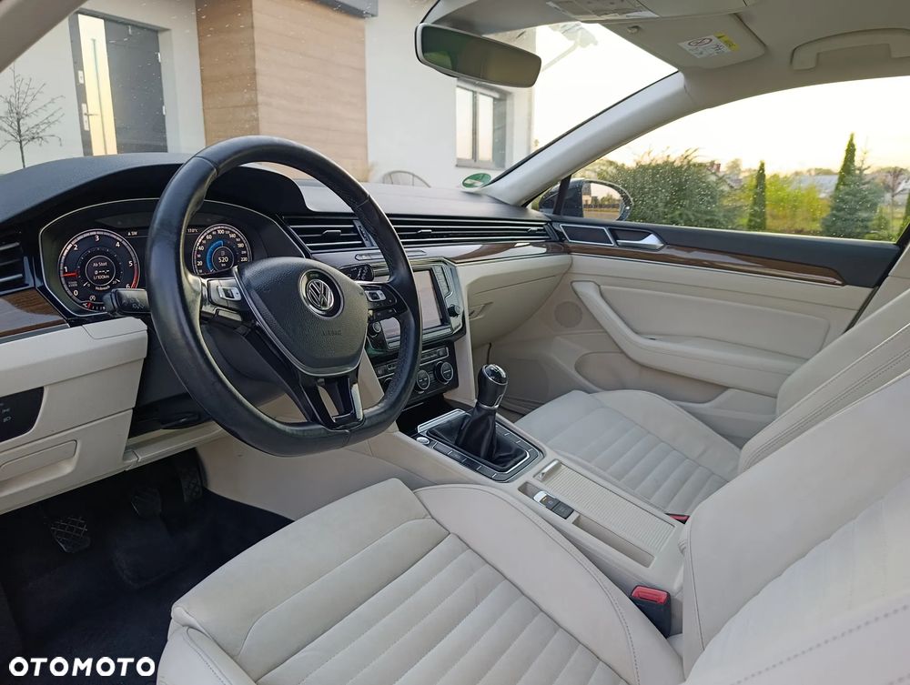 Volkswagen Passat 2.0 TDI (BlueMotion Technology) Highline - 11