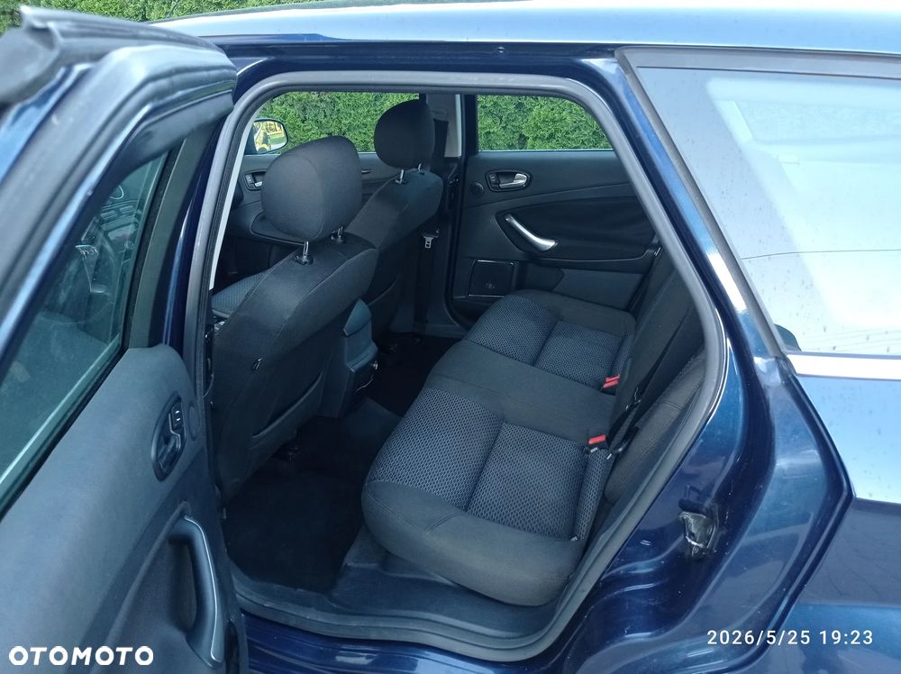 Ford Mondeo 2.0 Ghia - 8