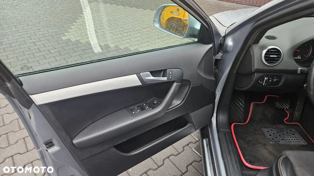 Audi A3 Sportback 2.0 TDI DPF S tronic S line Sportpaket - 13