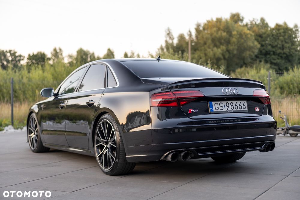 Audi S8 - 2