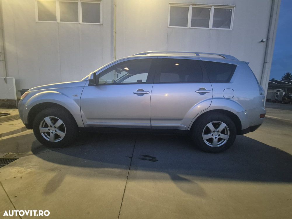Mitsubishi Outlander - 3