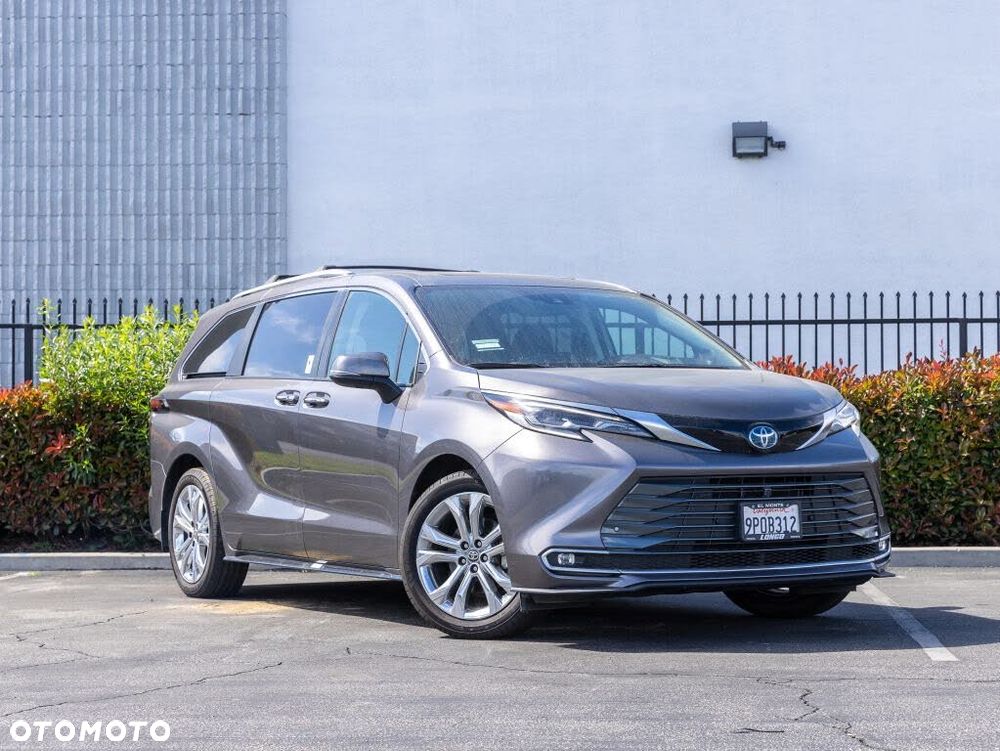 Toyota Sienna - 6