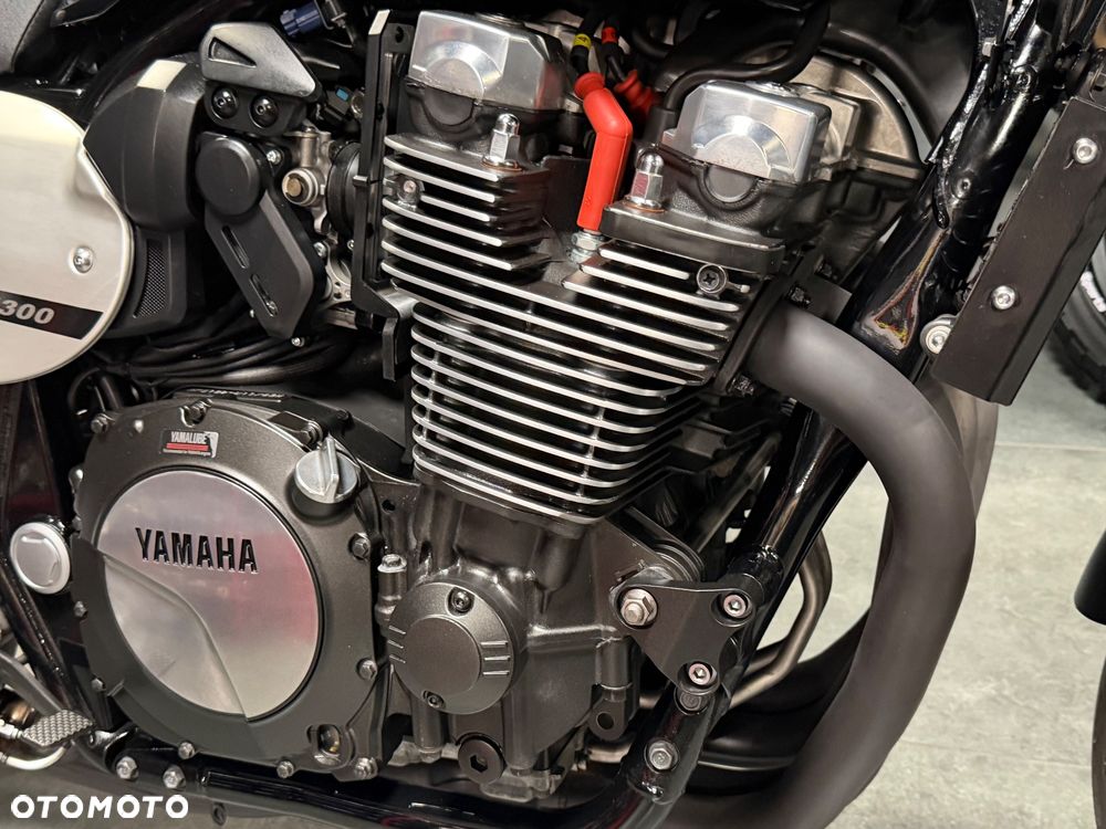 Yamaha XJR - 17