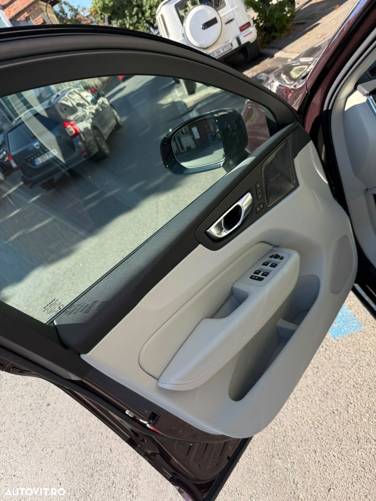 Volvo XC 60 T6 AWD Ultra Dark - 13