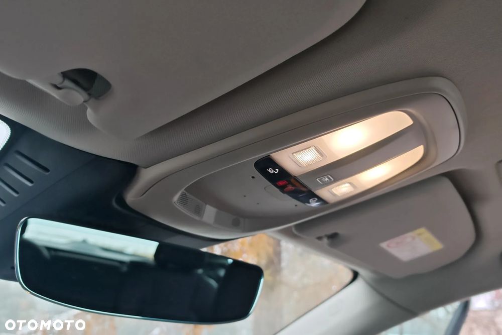 Volvo XC 60 B4 D AWD Plus Dark - 27