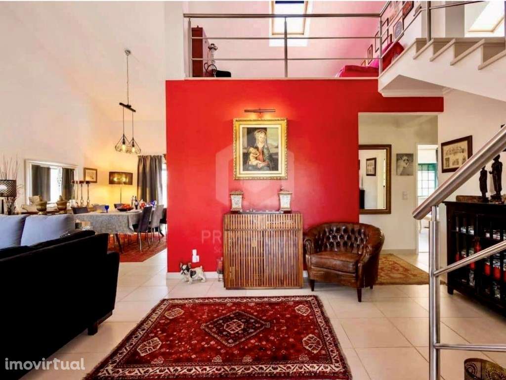 Moradia Isolada T4+1 com Piscina, Jardim e Garagem Box - Grande imagem: 5/27