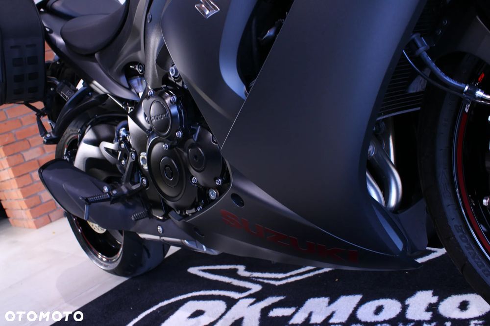 Suzuki GSX - 21