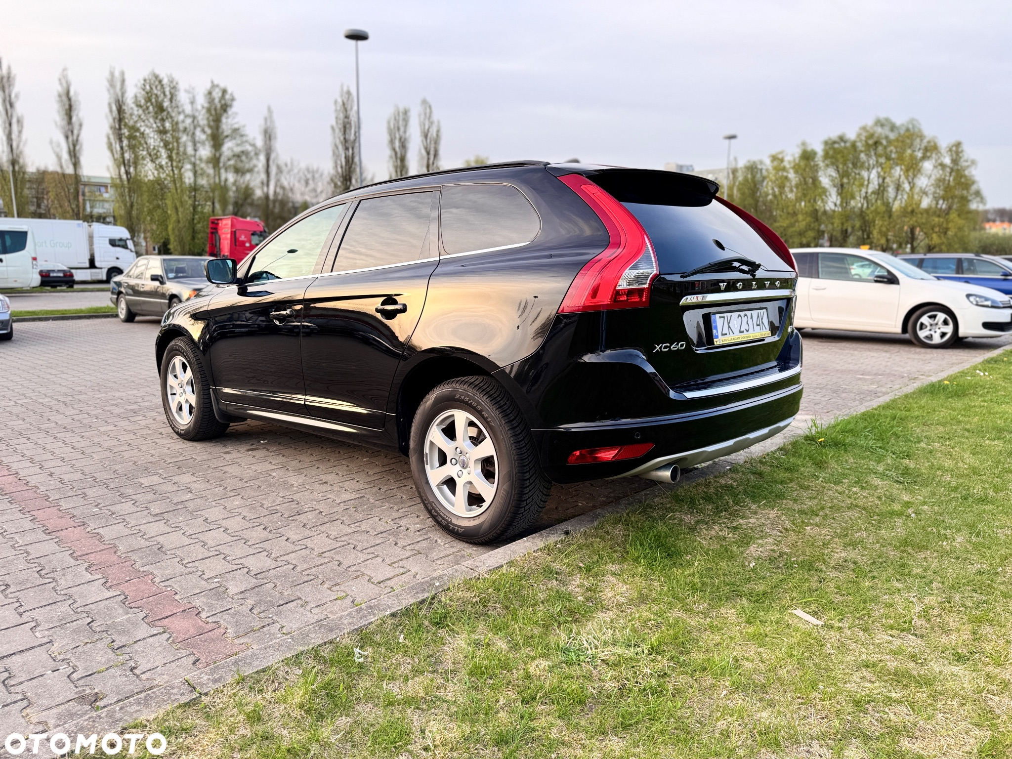 Volvo XC 60 D3 Drive-E Momentum - 4