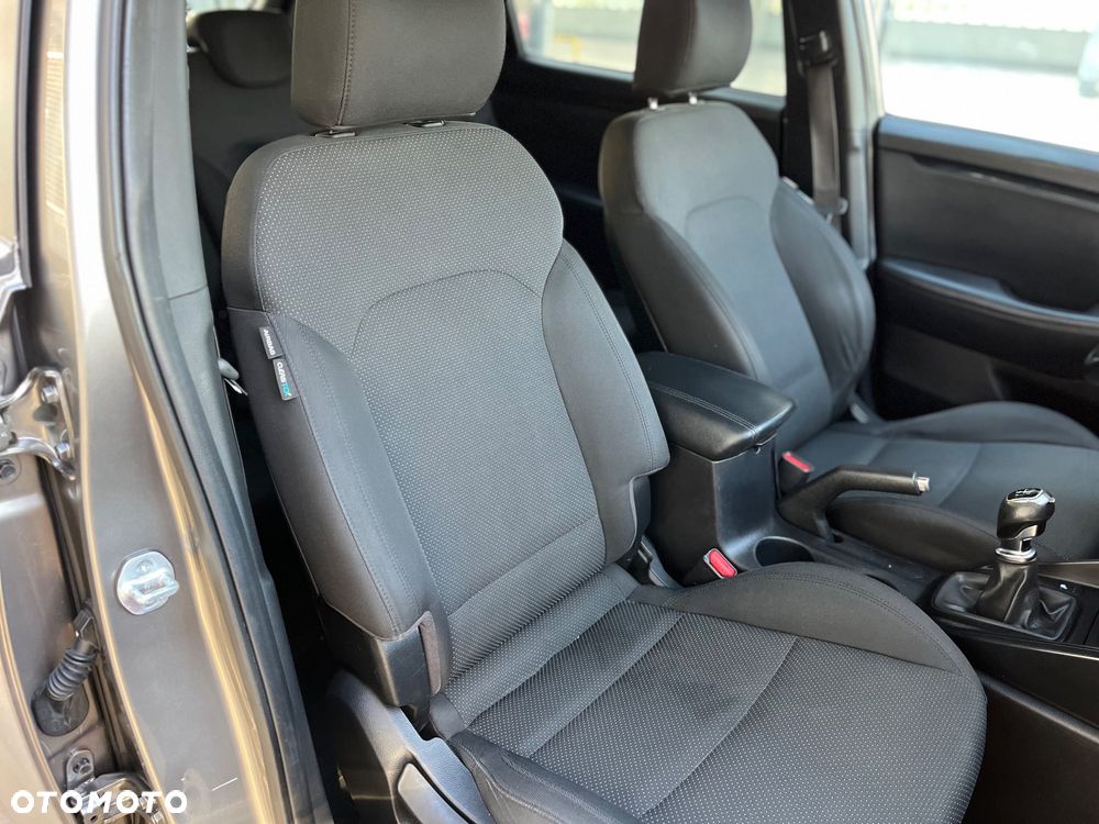 Kia Carens - 27