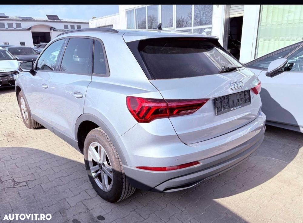 Audi Q3 45 TFSIe ack S tronic S line - 4