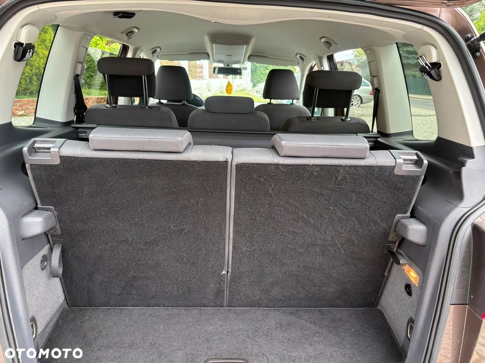 Volkswagen Touran 2.0 TDI DPF BlueMotion Technology Cup - 14