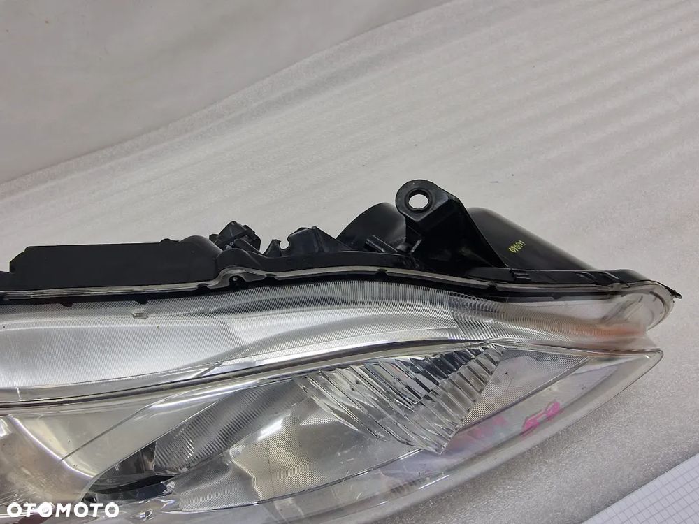 TOYOTA COROLLA E15 LIFT 10- PRAWA LAMPA PRZEDNIA PRZÓD  NR AUKCJI LL59 - 8