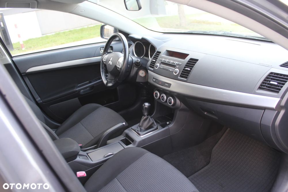 Mitsubishi Lancer 1.8 Invite - 6