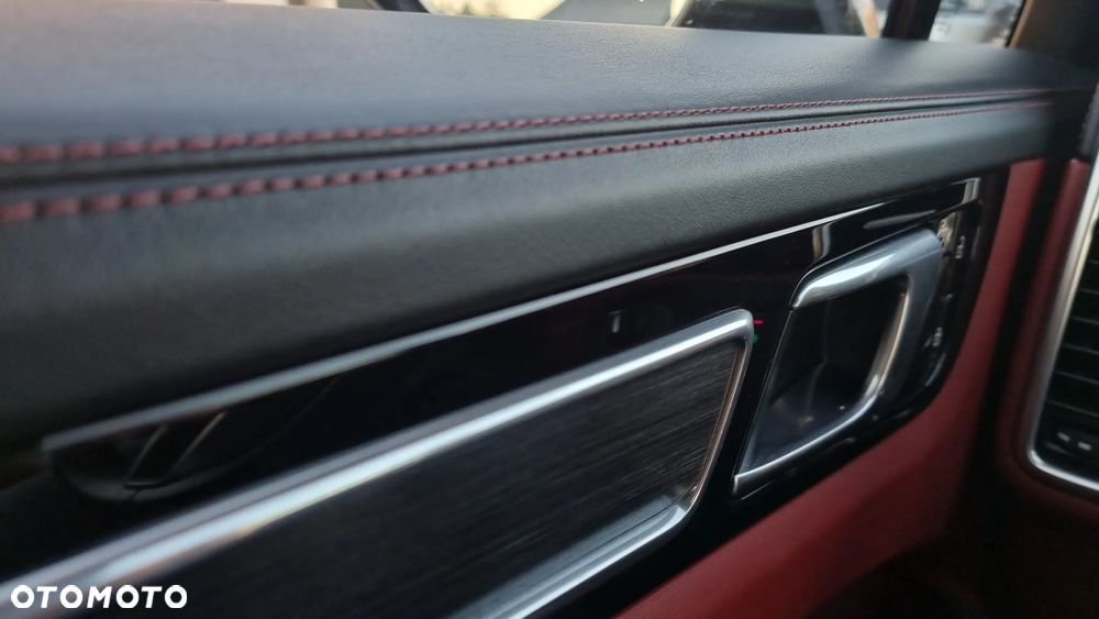 Porsche Cayenne - 25