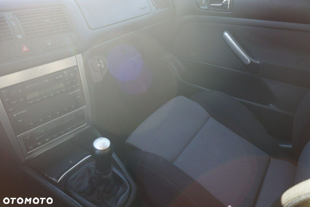 Volkswagen Golf - 24