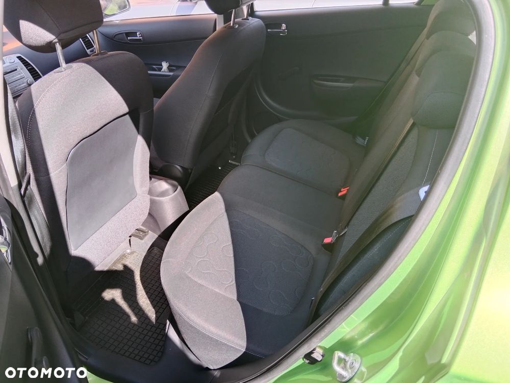 Hyundai i20 1.2 Classic + - 8