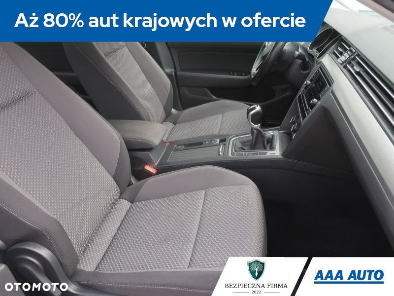 Volkswagen Passat - 10
