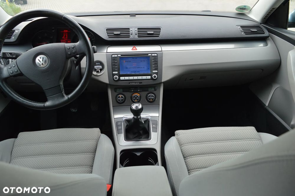 Volkswagen Passat 1.9 TDI Highline - 17