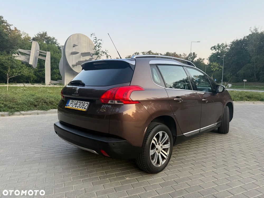 Peugeot 2008 1.2 Pure Tech Allure S&S - 5