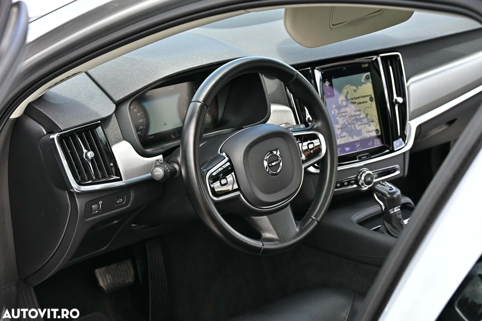Volvo V90 D5 AWD Geartronic Momentum - 3