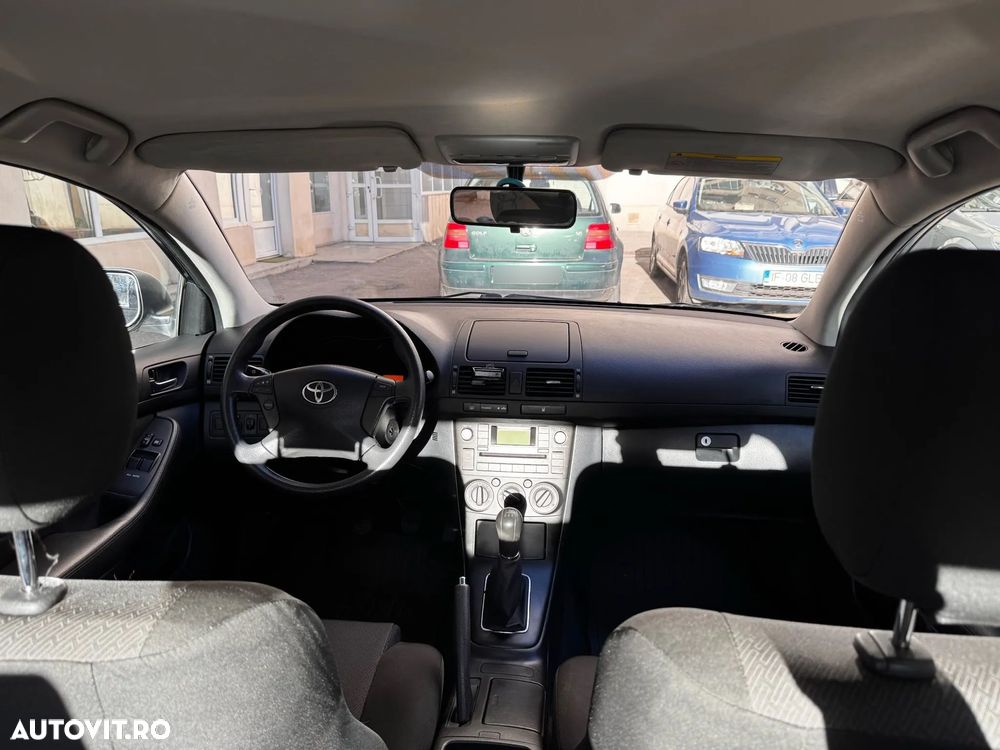 Toyota Avensis 1.6 Comfort - 21