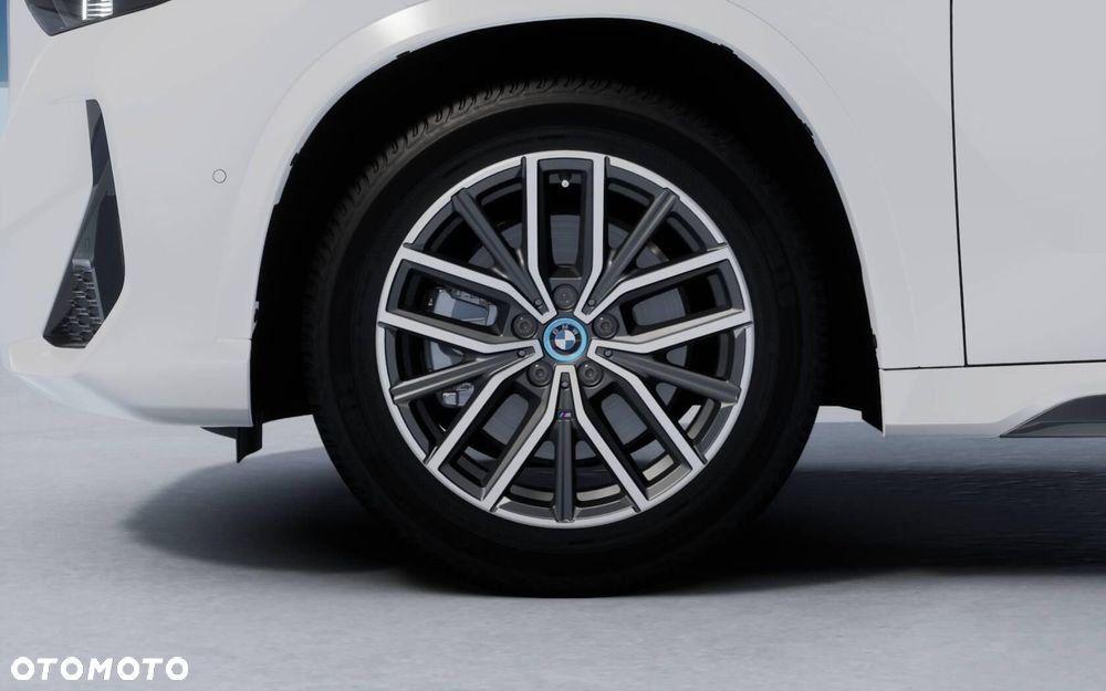 BMW iX1 eDrive20 66.5kWh M Sport - 4