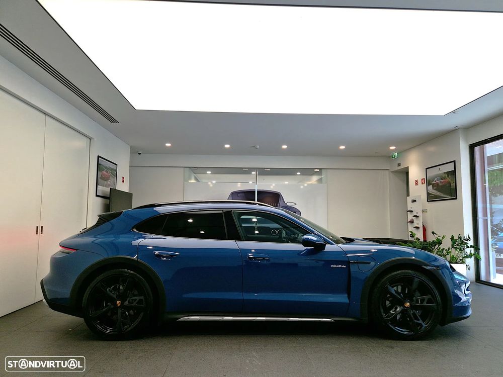 Porsche Taycan Cross Turismo 4 - 10